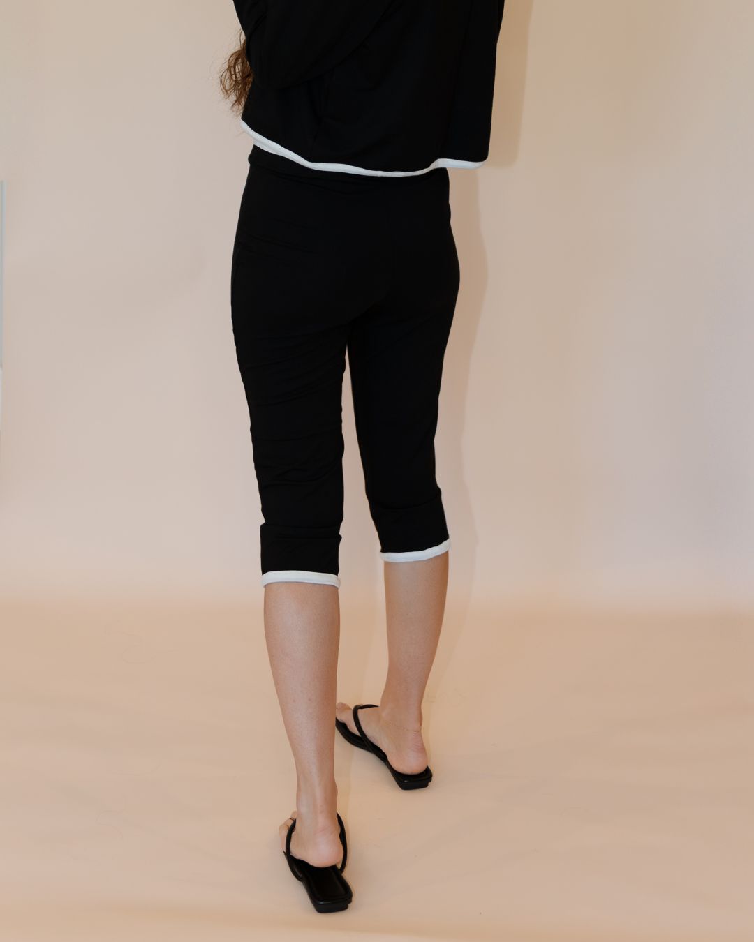 SoftKnit Capri Pants - Jet Contrast